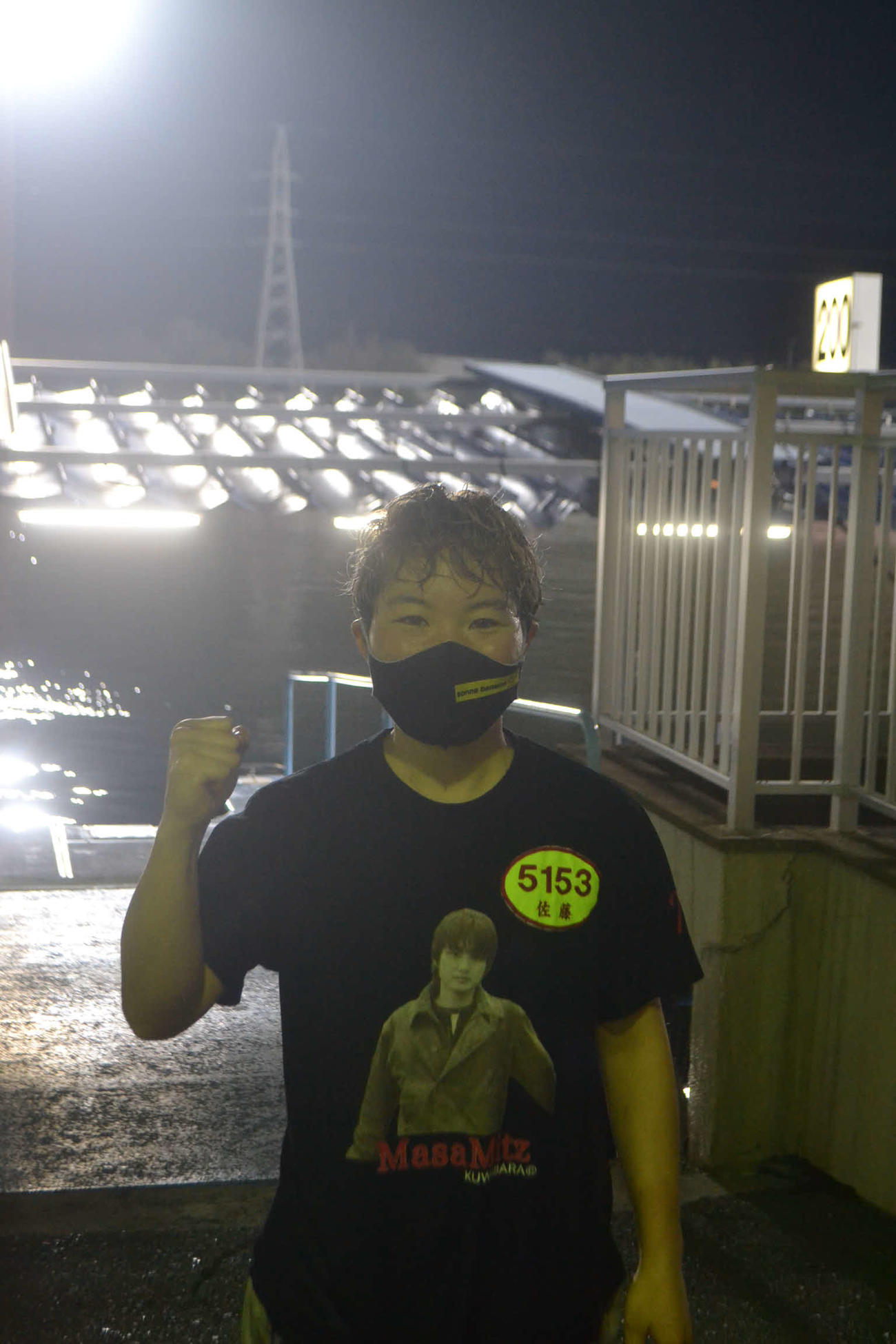 佐藤ほのかは10R終了後の水神祭でガッツポーズ