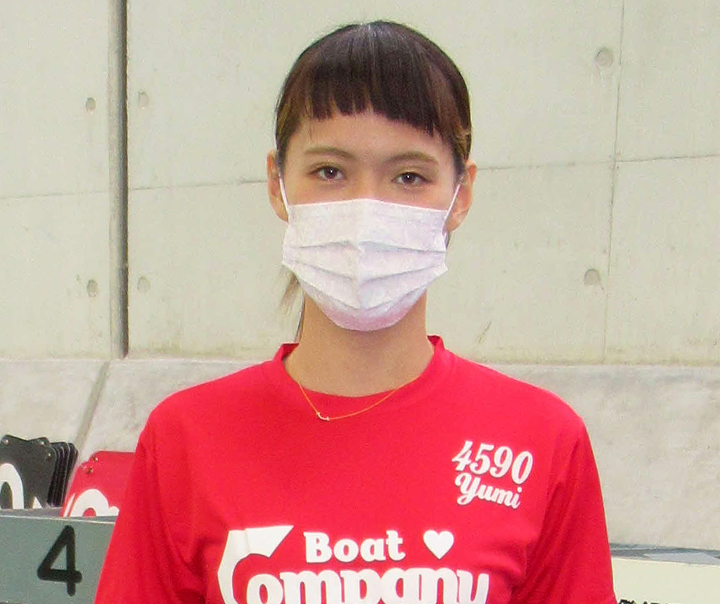 周年で峰竜太が使用した34号機は、渡辺優美がゲットした（撮影・奈島宏樹）