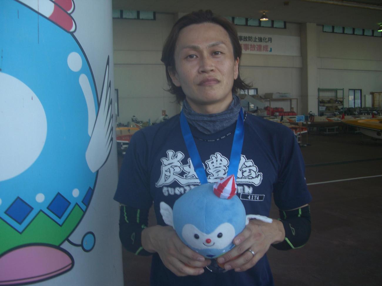 豪快なカドまくりをきめて優勝を飾った赤坂俊輔