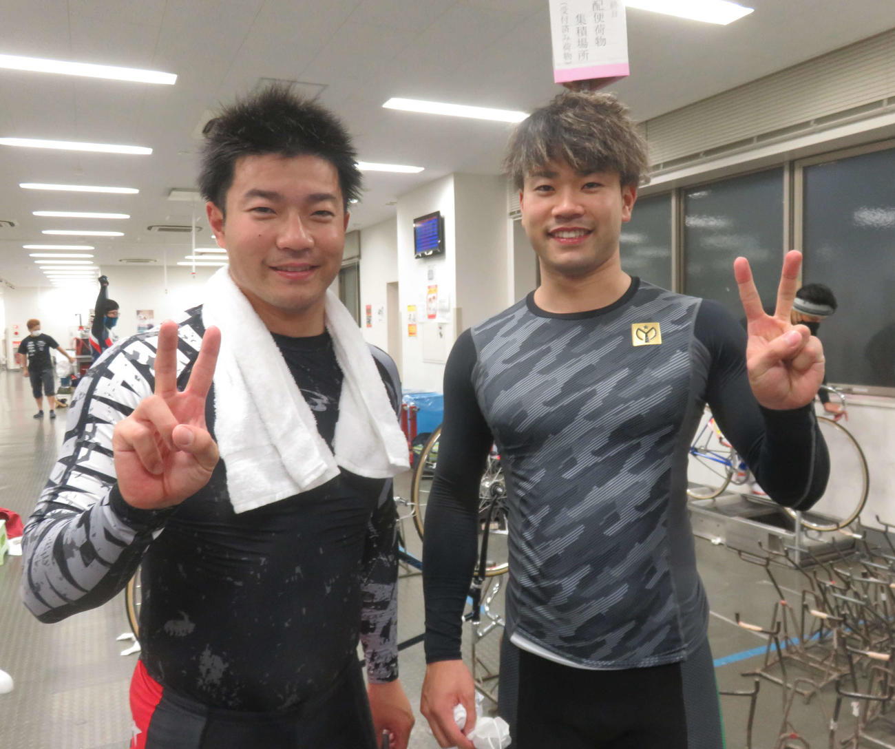 兄弟そろっての決勝進出を狙う兄磯島康祐（左）と成介（撮影・栗田文人）