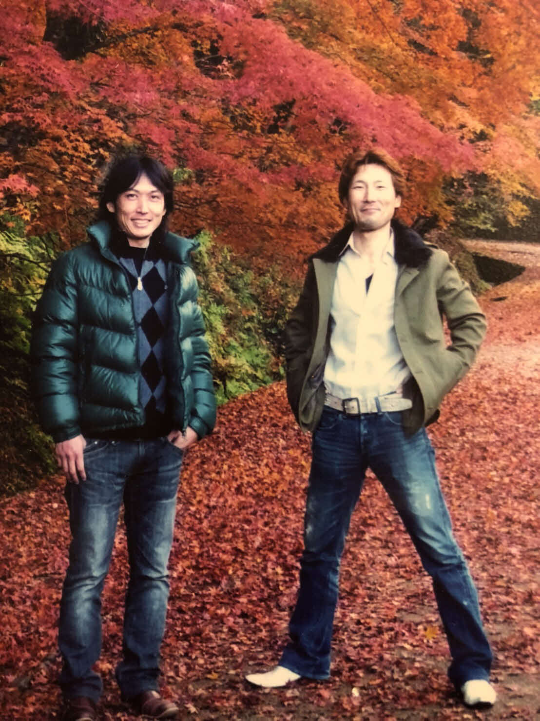 岩井繁（左）との1枚（本人提供）