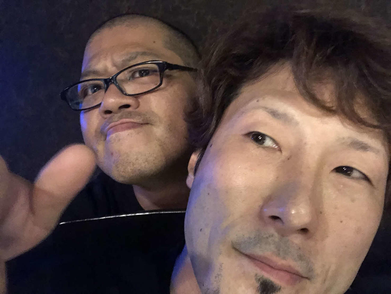大事な友人とのツーショット（本人提供）