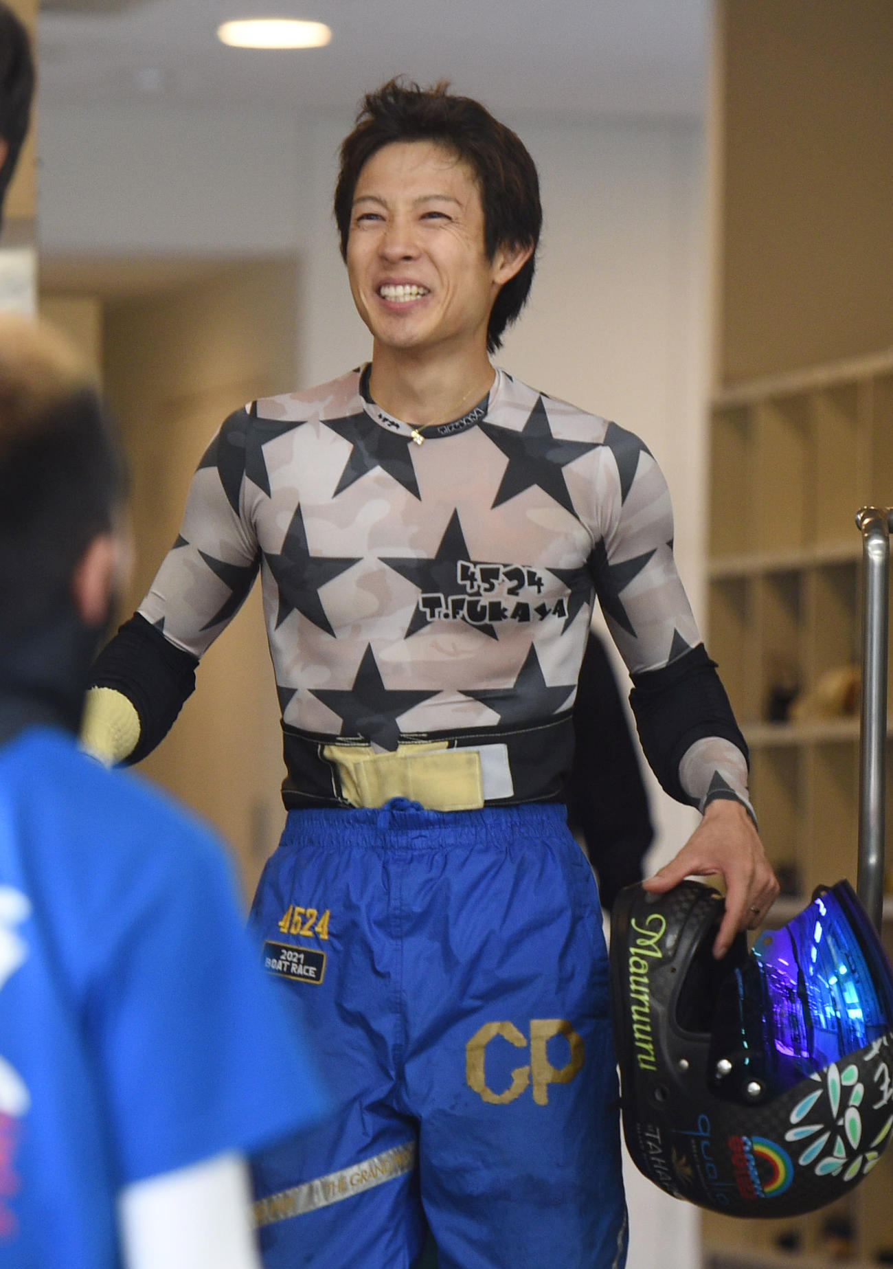 ダービー4日目予選　6Rで1着の深谷知博は笑顔を見せる（撮影・柴田隆二）