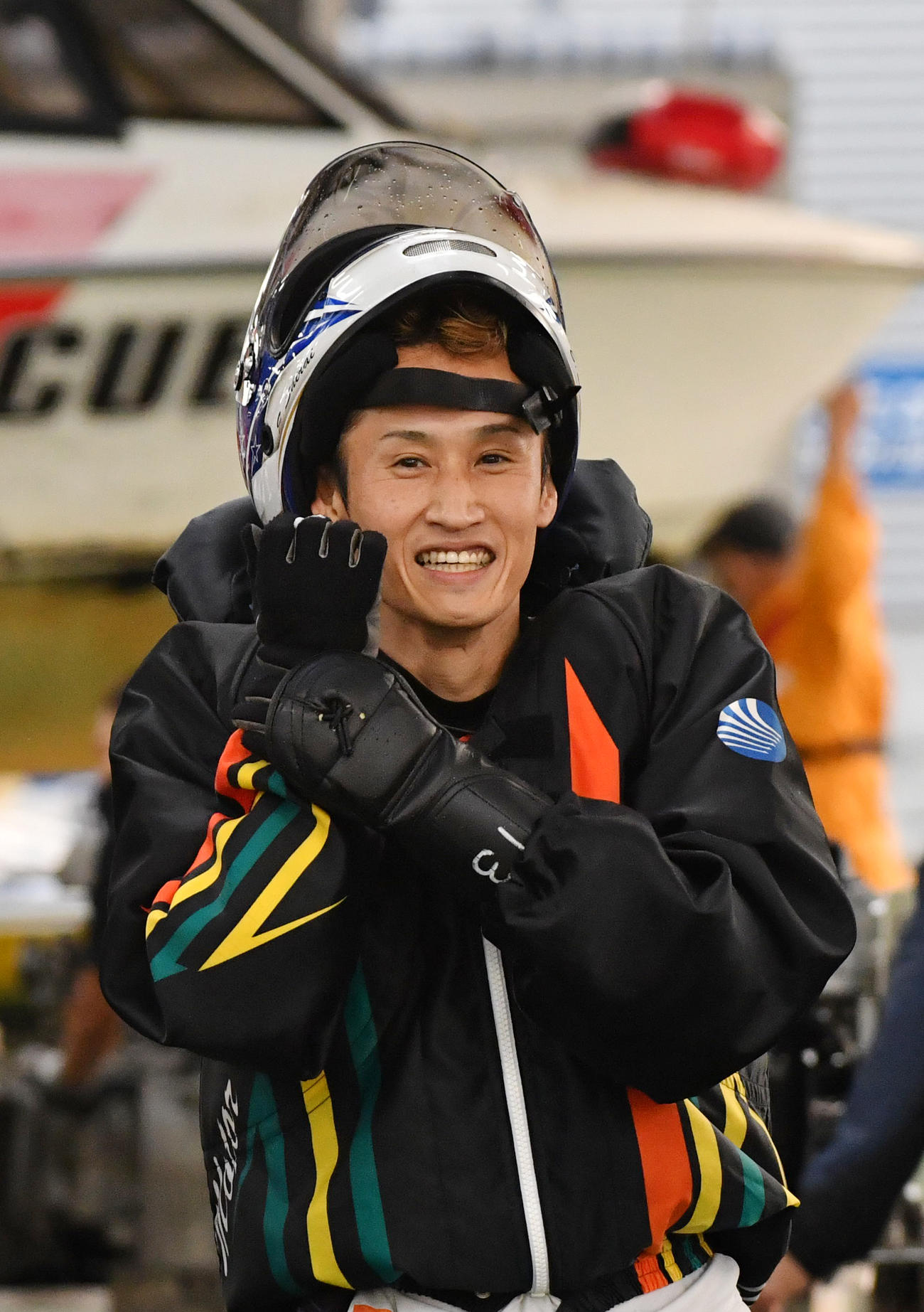 ダービー5日目準優勝戦12Rで1着の白井英治は笑顔を見せる（撮影・柴田隆二）