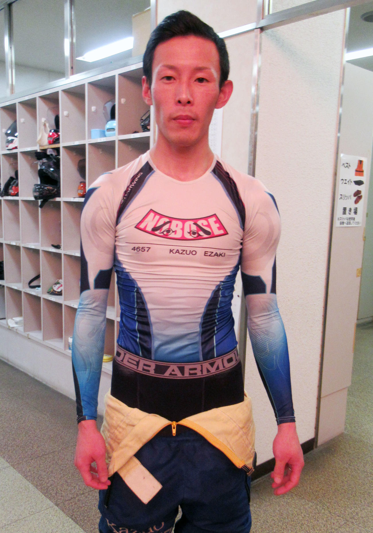 優勝戦12R、大外6枠から江崎一雄が勝機をうかがう（撮影・岡田晋）