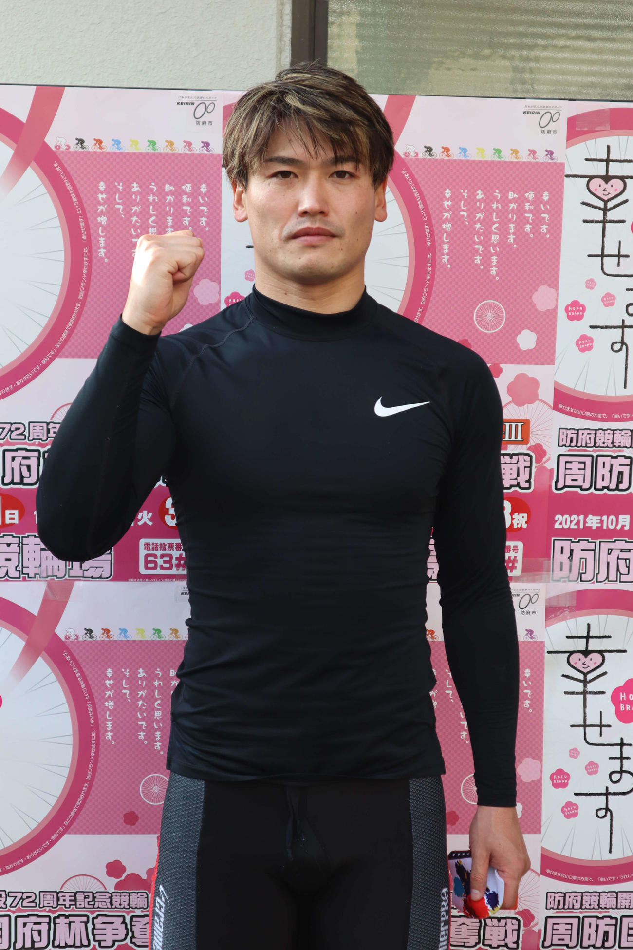 阿部拓真が3度目の正直で自らバースデーを祝う（撮影・音無剛）