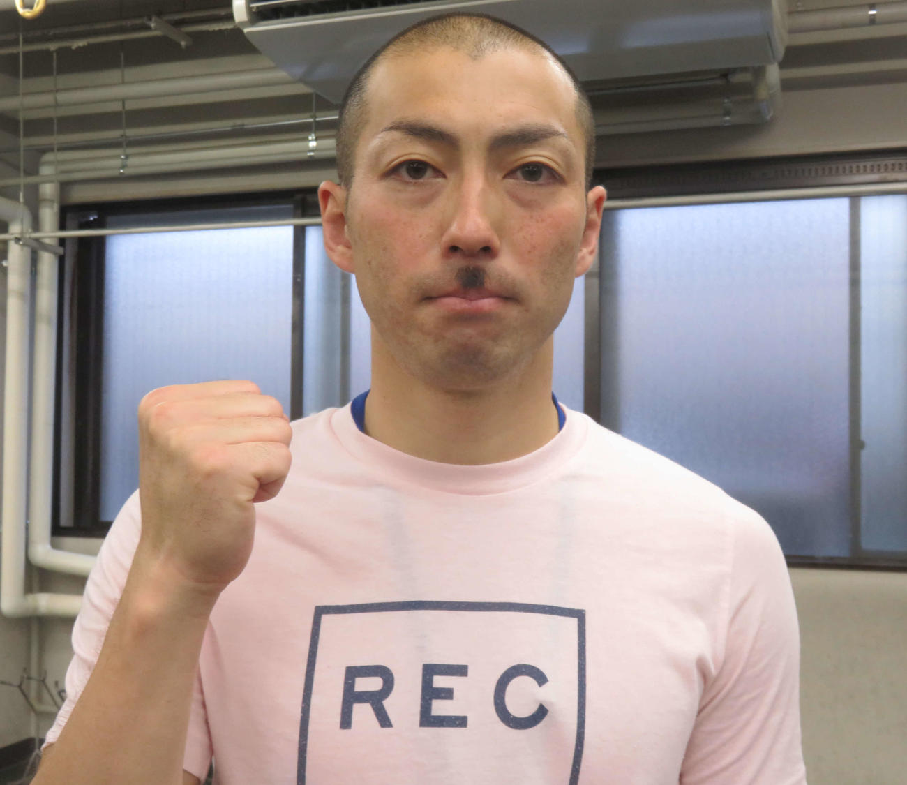口ひげが印象的な地元楠野史尭（撮影・栗田文人）