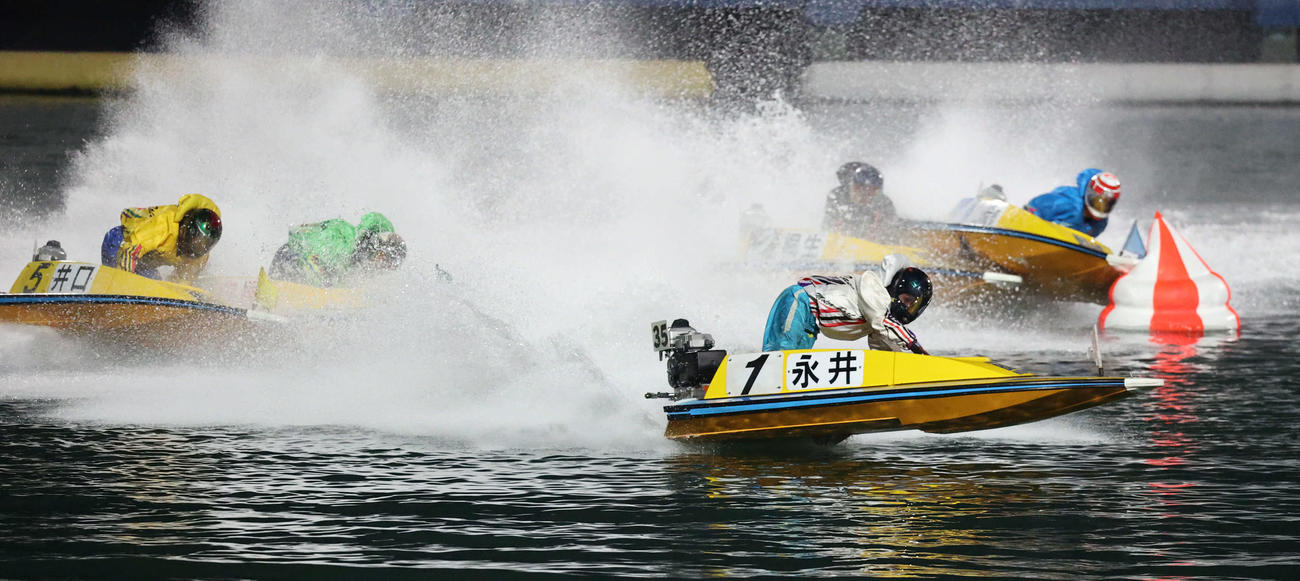 丸亀準優11R1周2M 1着永井彪也（撮影・渦原淳）