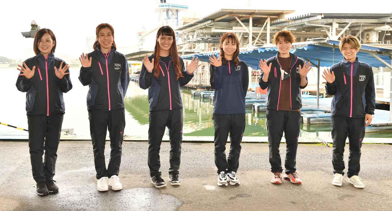 レディースドリーム戦の出場選手、左から平山智加、田口節子、渡辺優美、守屋美穂、平高奈菜、遠藤エミ（撮影・柴田隆二）