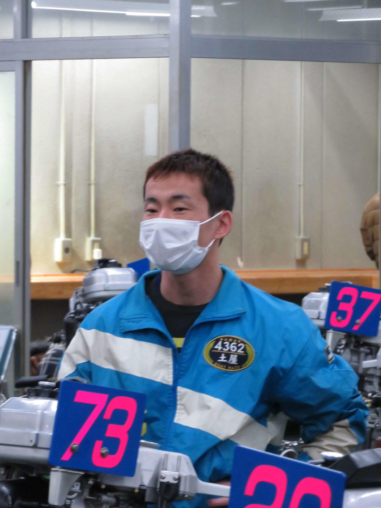 土屋智則エース機をゲットした土屋智則（撮影・湯田坂賢一）