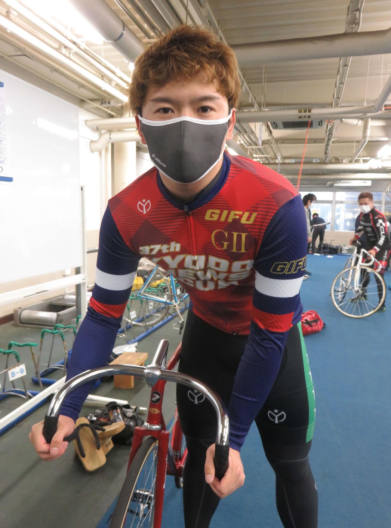 小田原初参戦の三浦貴大があいさつ代わりの逃げ切りを見せる（撮影・栗田文人）