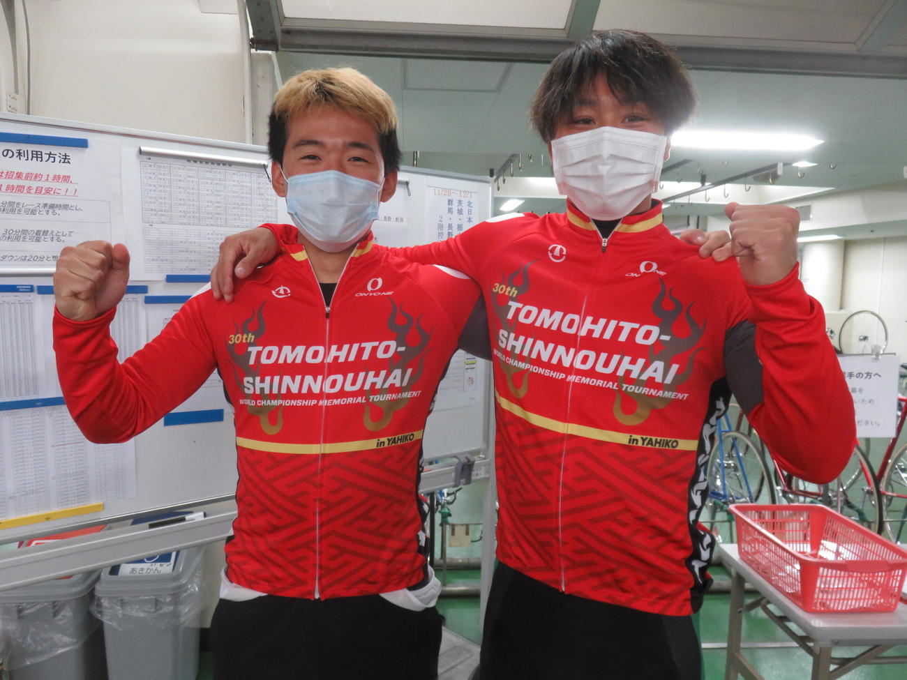 同地区の新人堀江省吾（左）と中島詩音が決勝での連係を目指し、ともに準決1着突破を誓った（撮影・栗田文人）
