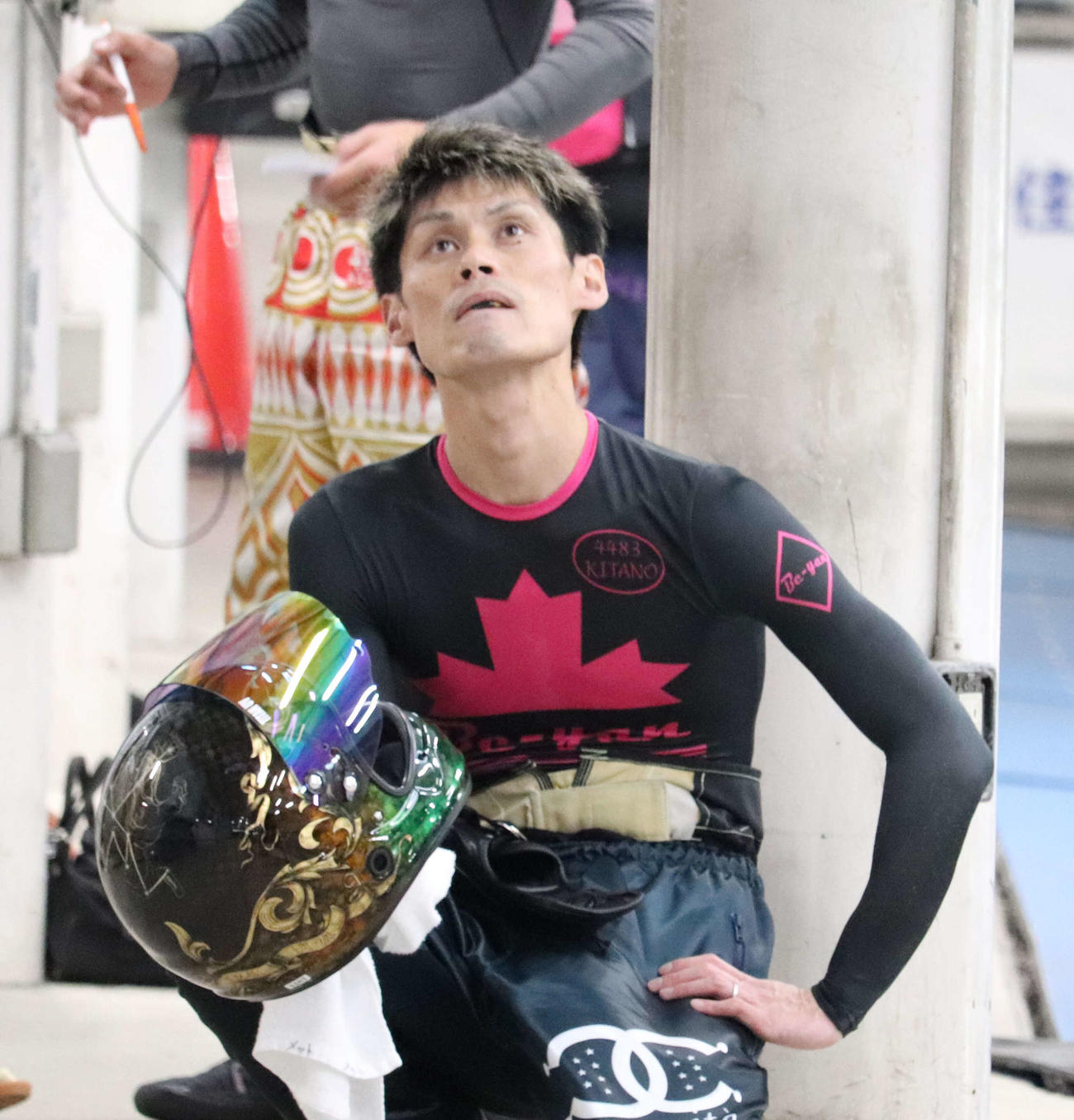 2日目7Rを終えて、リプレーに目をやる北野輝季