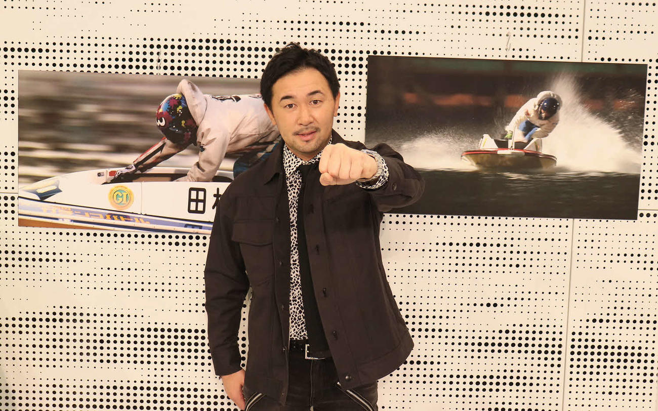 「年末決戦が楽しみ」と語りポーズを決める山中慎介