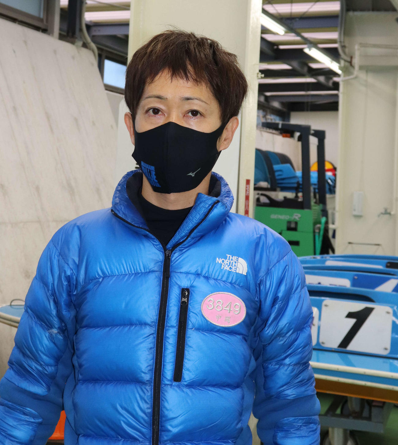 BBCトーナメント優勝エンジンの58号機を手にした中岡正彦（撮影・神田成史）