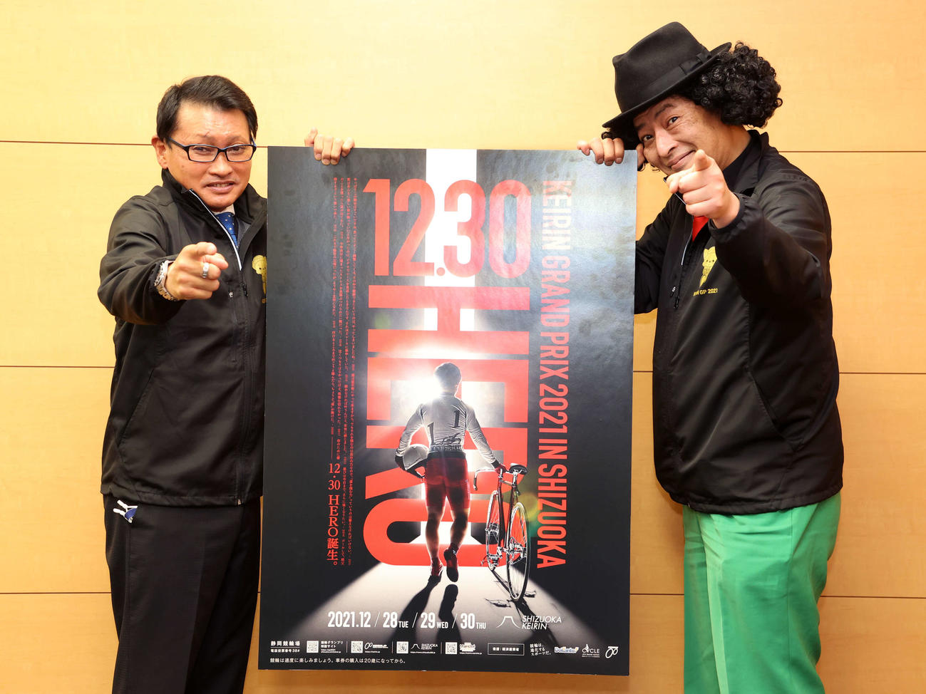 KEIRINグランプリをPRする競輪解説者の伊藤勝也氏（左）と競輪予想漫談師の店長（撮影・鈴木正人）