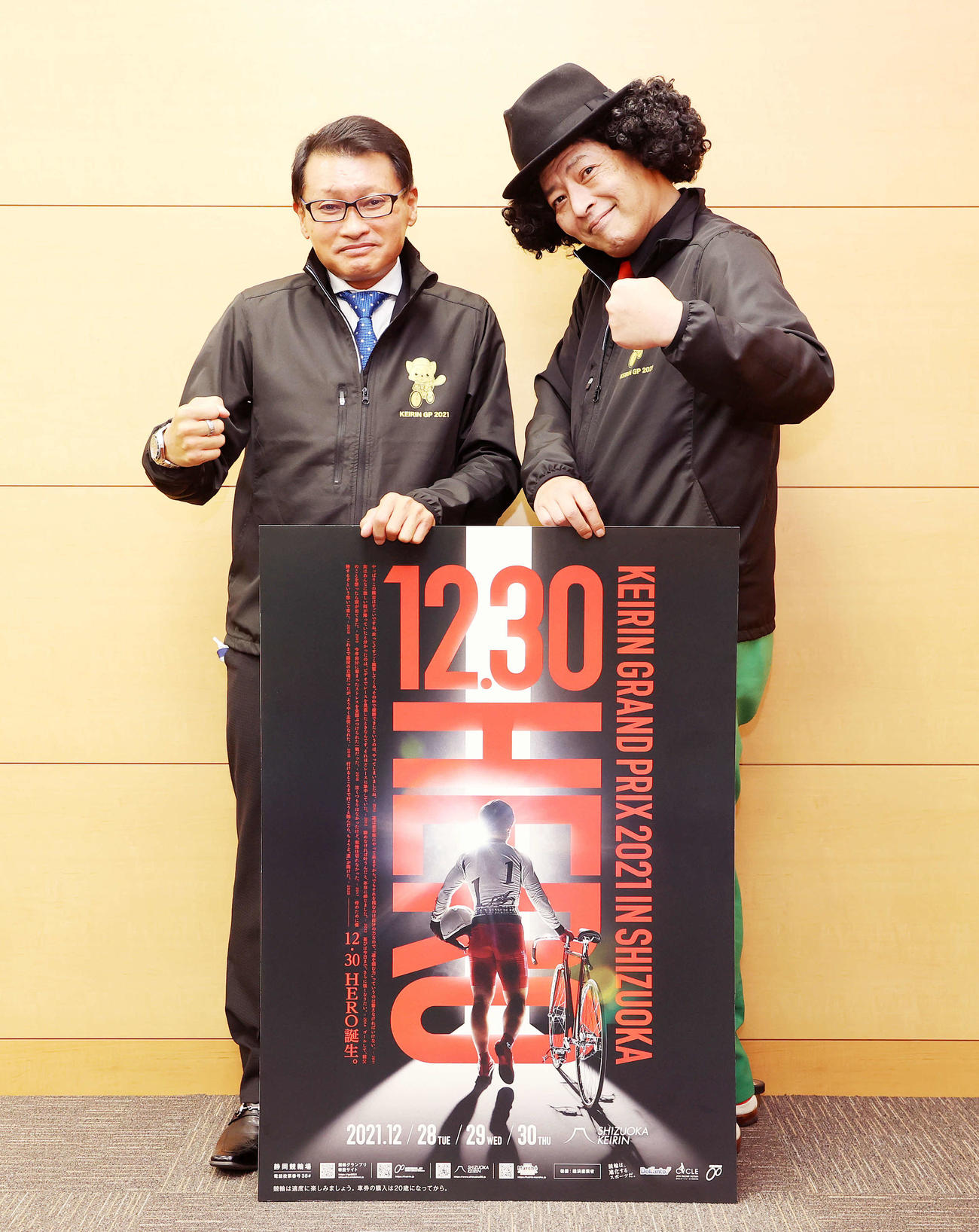 KEIRINグランプリをPRする競輪解説者の伊藤勝也氏（左）と競輪予想漫談師の店長（撮影・鈴木正人）