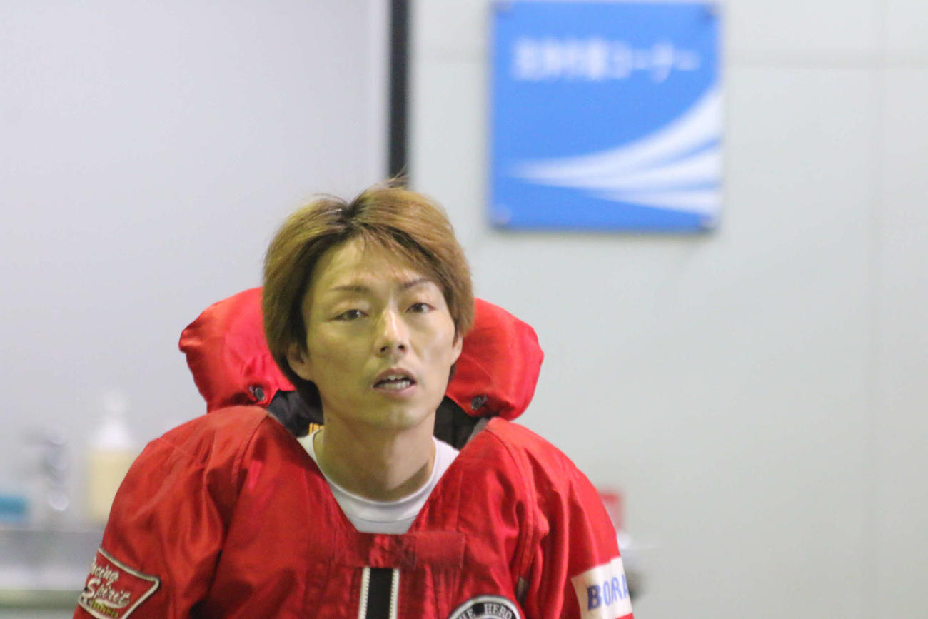 準優11Rで2着に入り、最後の椅子を勝ち取った安達裕樹は、節一級の舟足で外から艇団をこじ開ける