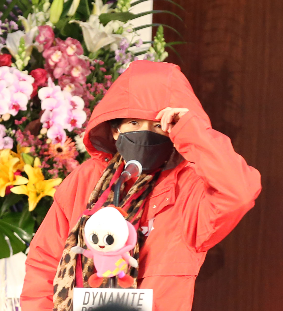 開会式であいさつをする岩崎芳美（撮影・屋方直哉）