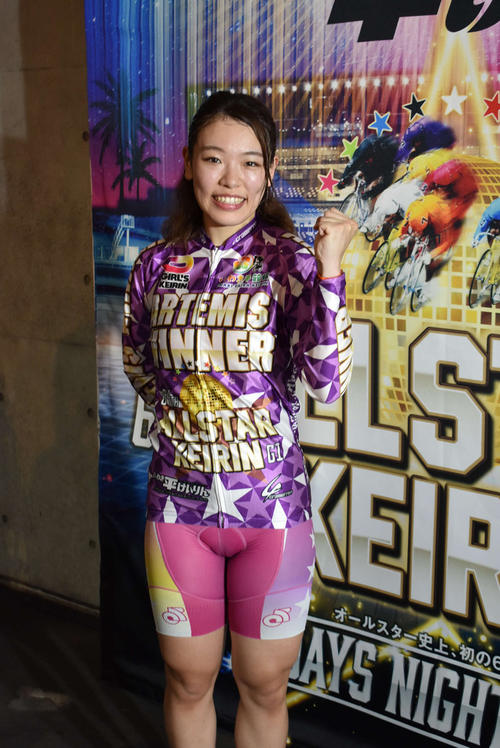 世界選手権のケイリン種目で日本人初の銀メダルを獲得した佐藤水菜