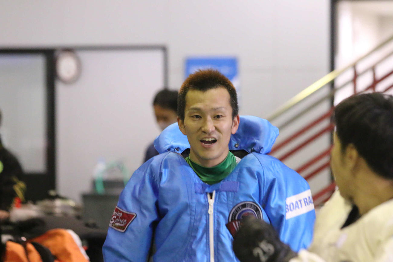 初日唯一の連勝を決めた西山貴浩
