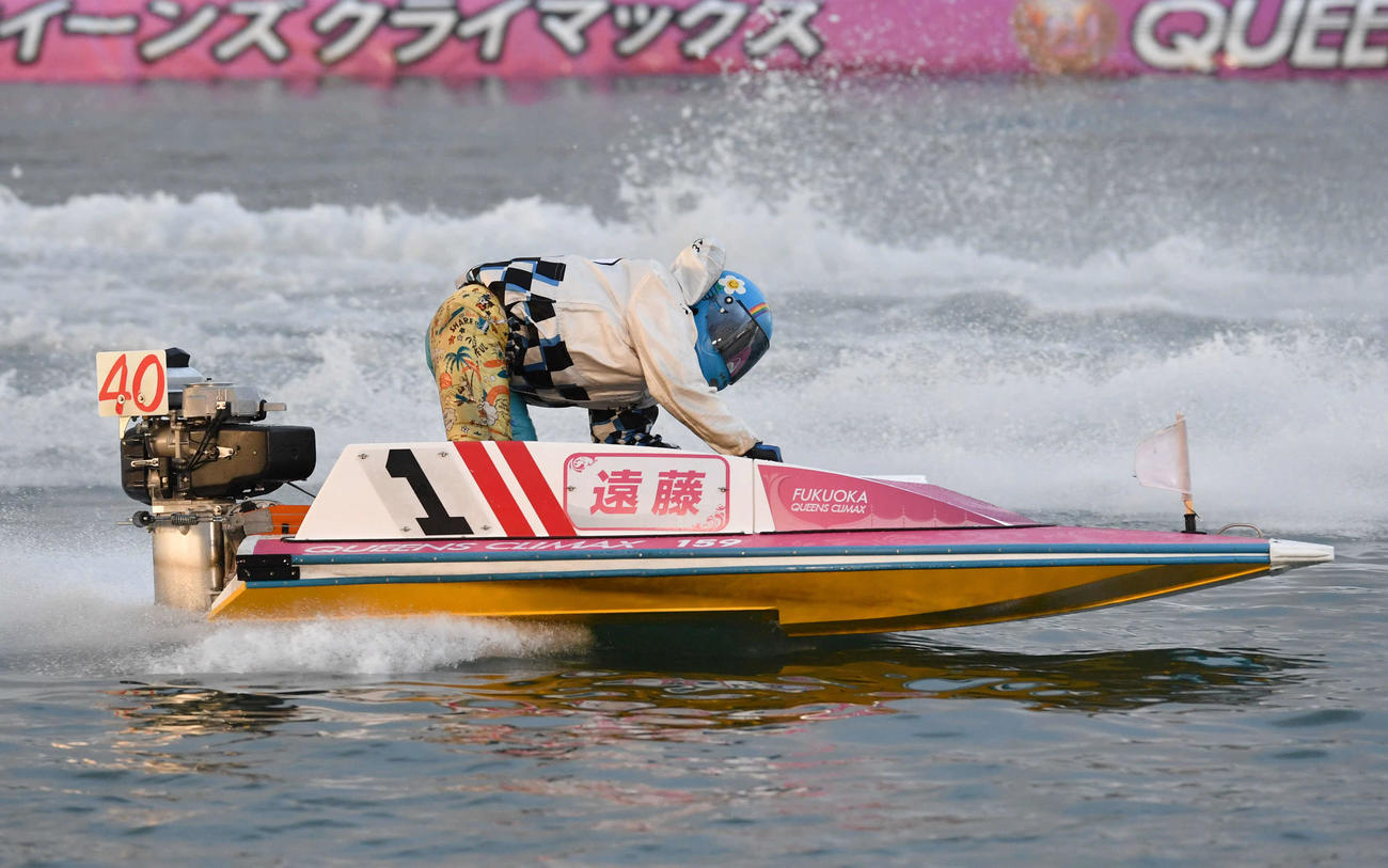 P・G1クイーンズクライマックス5日目　12R、2周目の2マークを旋回する遠藤エミ（撮影・岩下翔太）