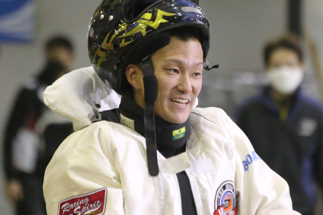 強烈な伸び型の菅章哉のまくりを受け止めて逃げた西山貴浩が優勝戦でも押し切って、若松今年初の覇者に名を記す
