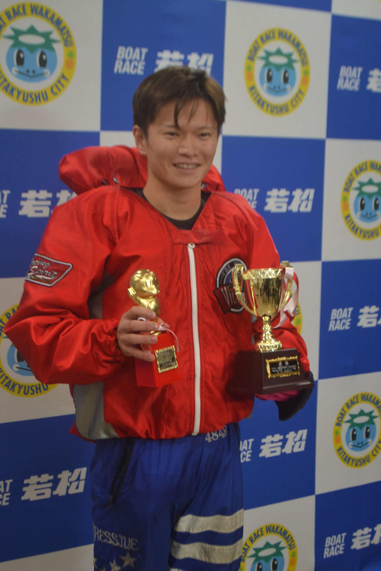 3コースからまくり差しを決めた仲谷颯仁が今年初優勝に笑顔を見せた