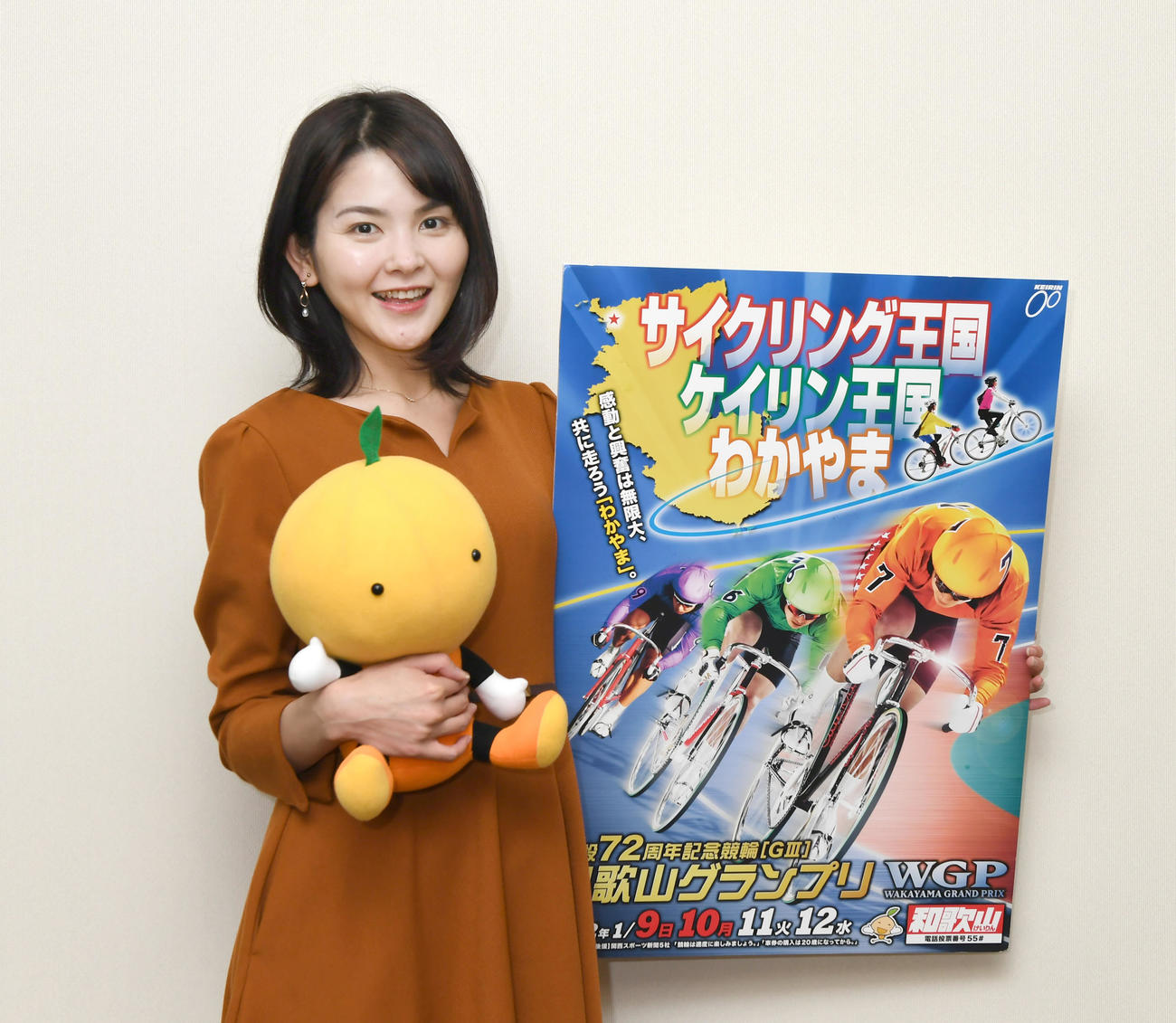 G3和歌山グランプリのPRに来社した、CS中継のMCを務める鈴木桜花さん（撮影・酒井清司）