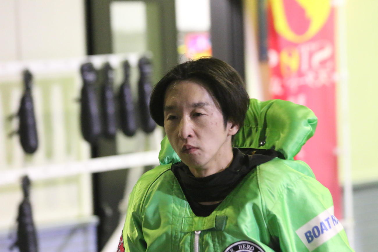 ピット離れで飛び出した6枠長岡良也はカド3コースからまくり、1枠以外で唯一の白星を奪った