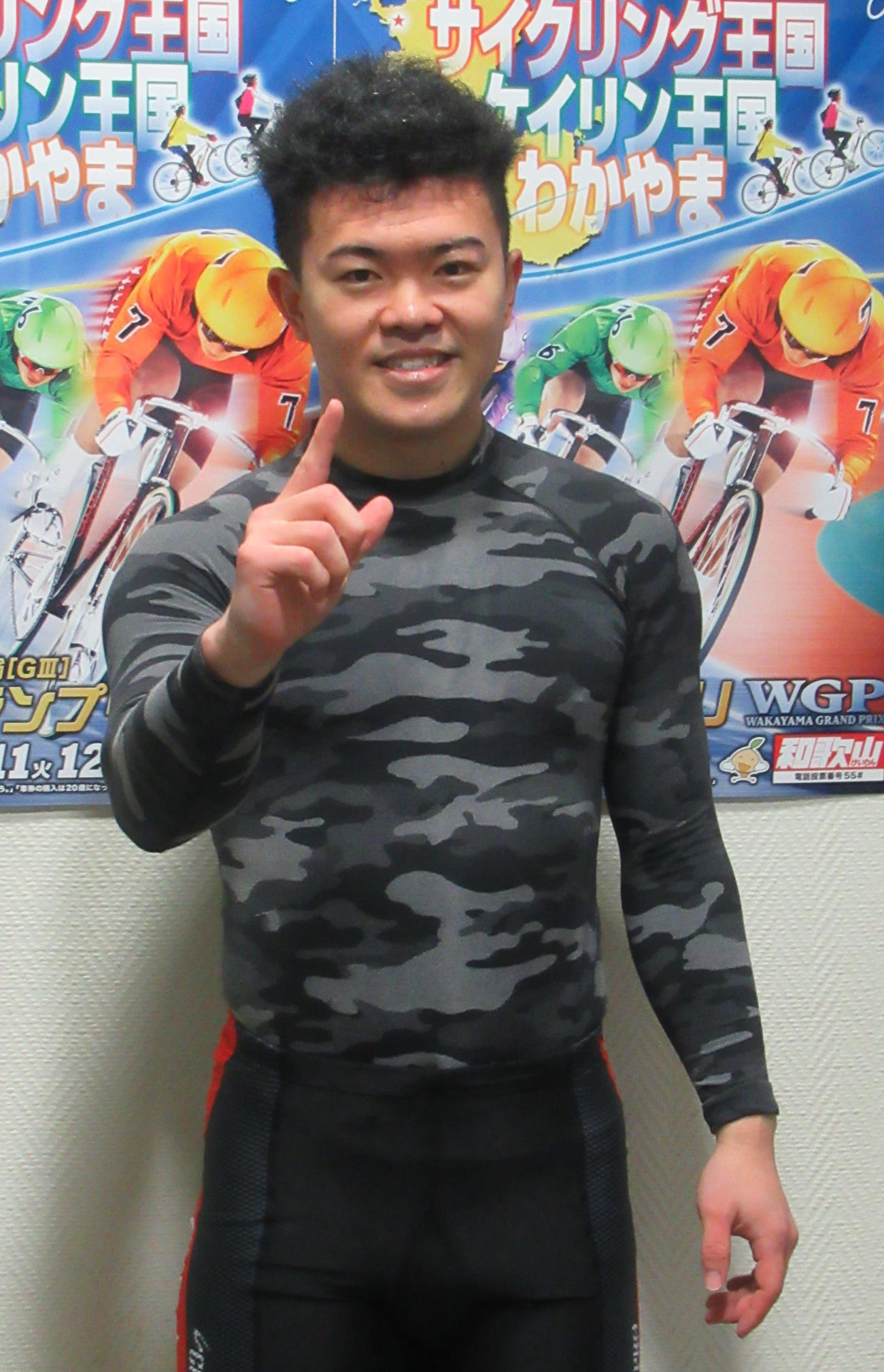 3日目3RでS級初勝利を挙げ、1着ポーズの高田修汰（撮影・岡田晋）