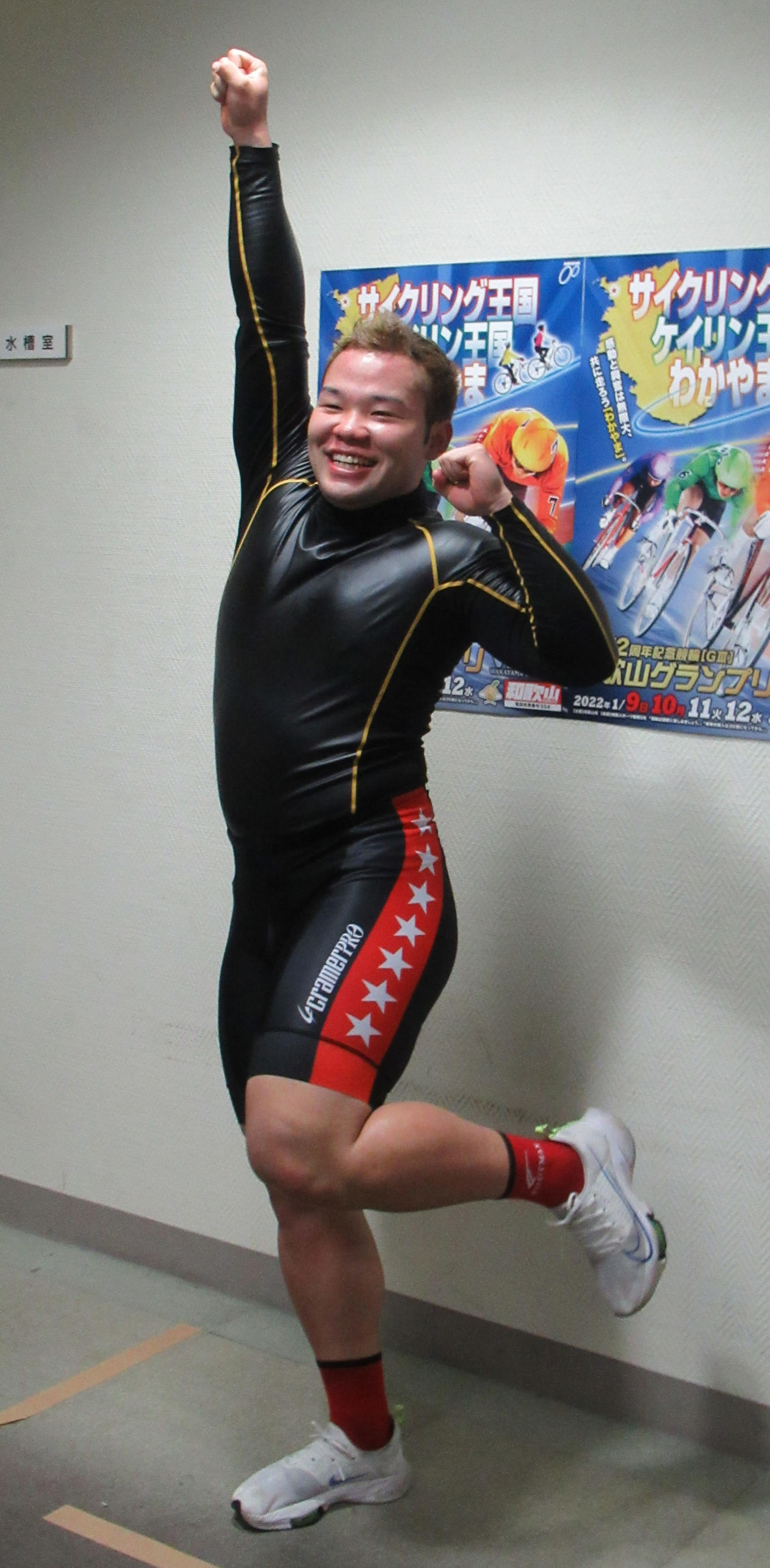 最終日にG3初勝利の吉田有希は、独自の1着決めポーズをみせた（撮影・岡田晋）