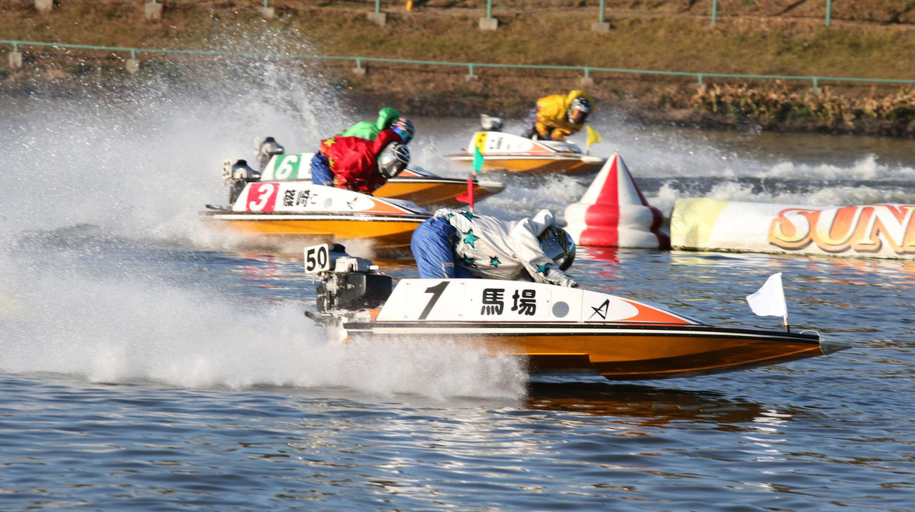 ターンマークを回る馬場貴也（撮影・渦原淳）