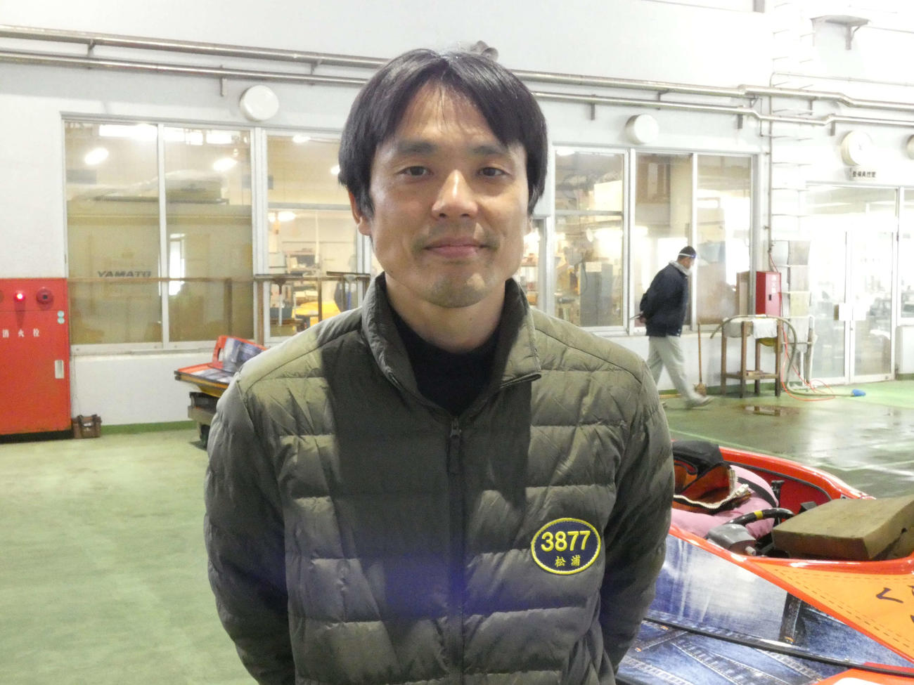 松浦博人の一つの趣味はミリタリー系の服を買うこと（撮影・前原一樹）