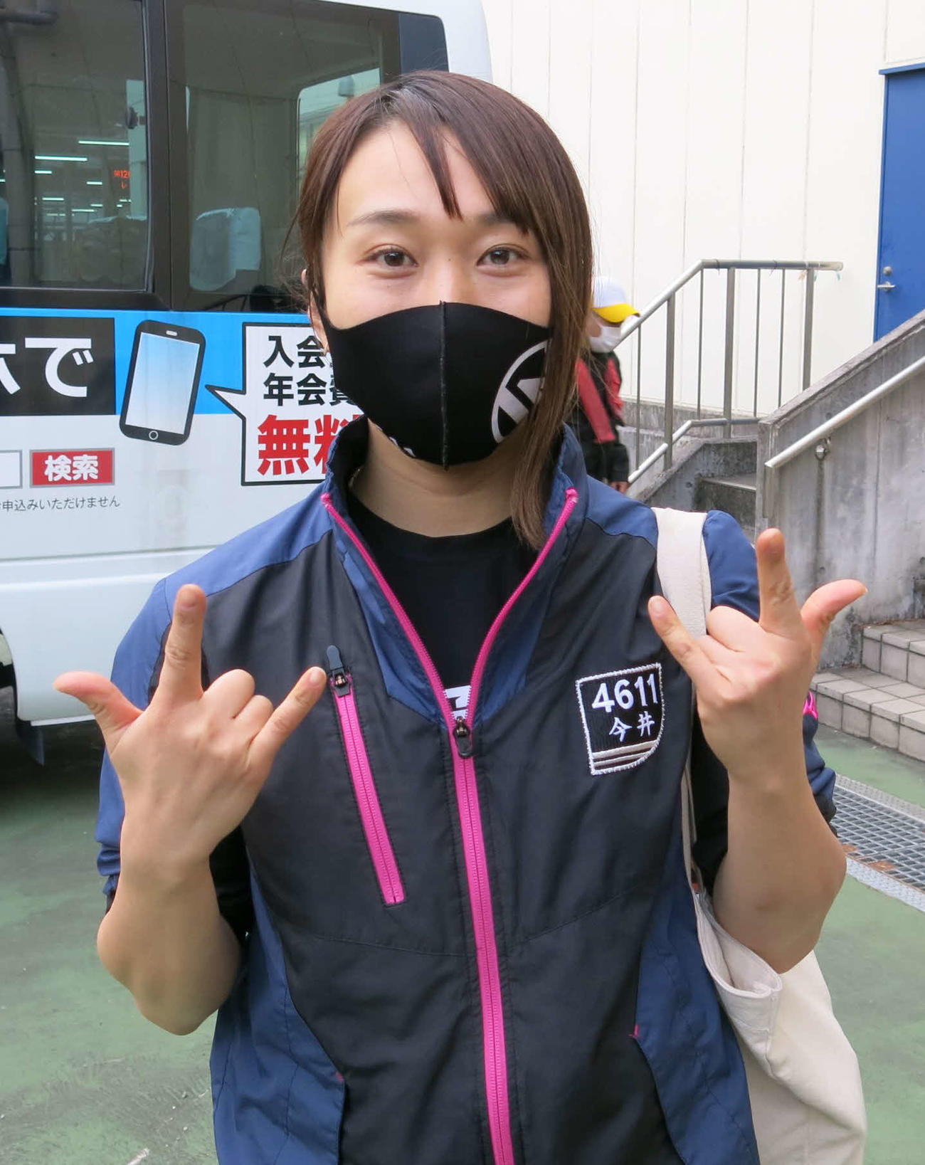 今井美亜はイン逃げ快勝発進に喜びのポーズ