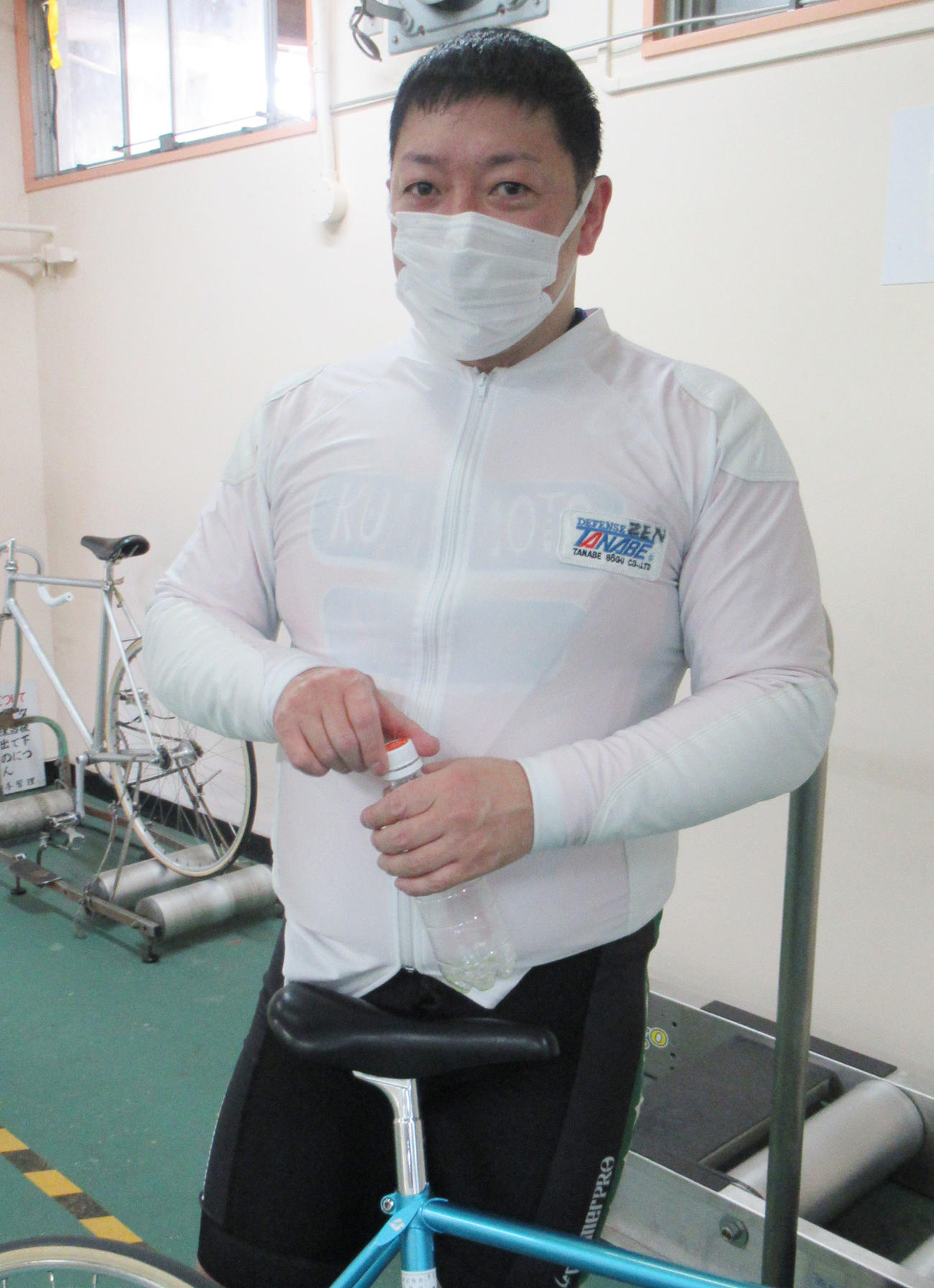 四日市競輪場　今期初の予選突破を決めた善方政美（撮影・岡田晋）