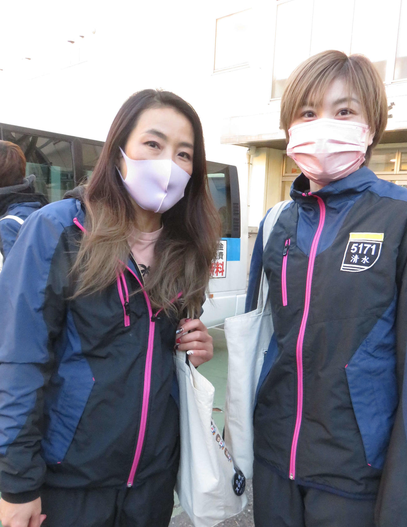 香川素子（左）が弟子の清水未唯とツーショット