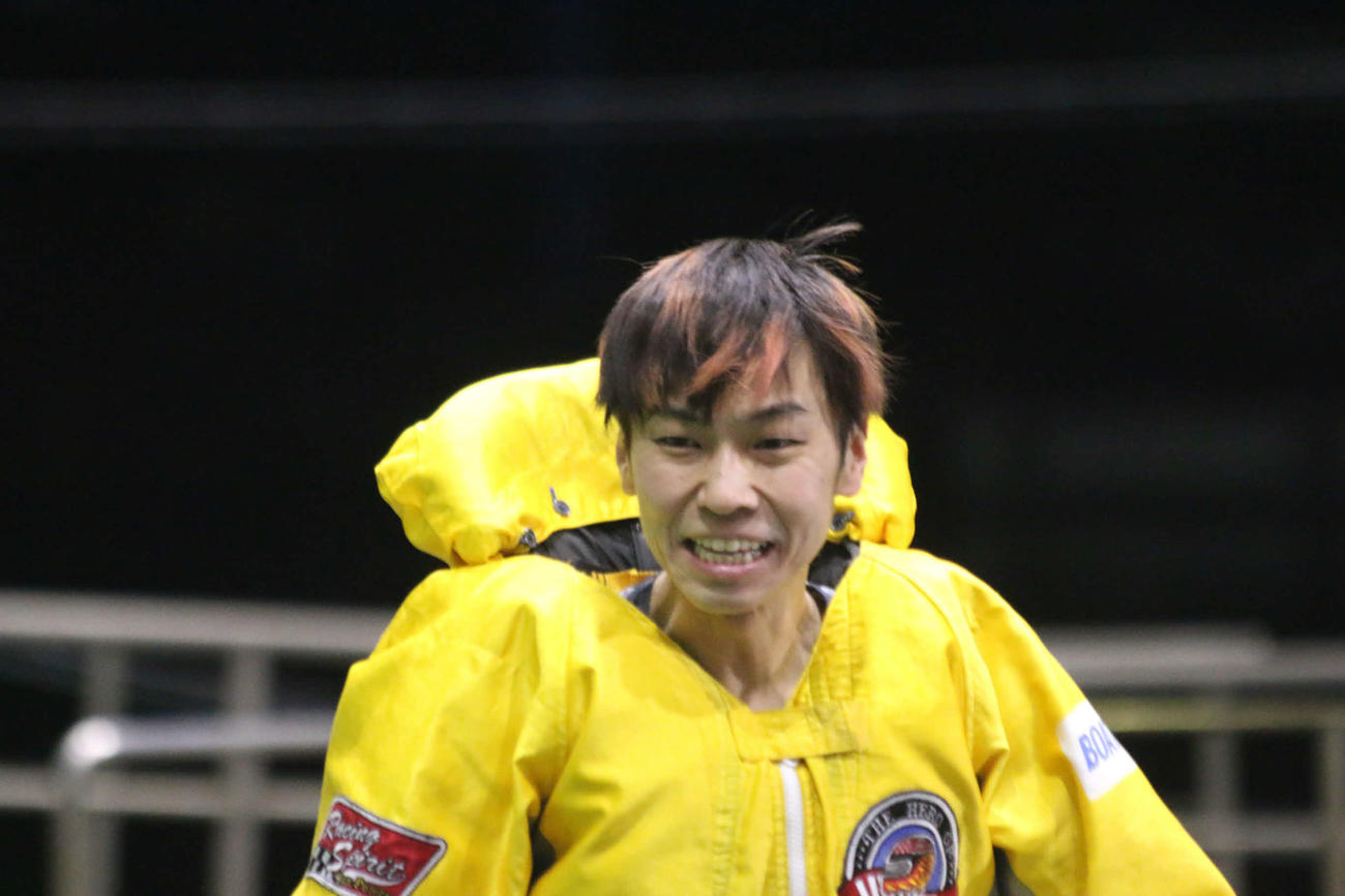 徳増秀樹との大接戦を80センチ差で制して2着の藤山翔大が優勝戦、6コースから強力な伸びで見せ場をつくる