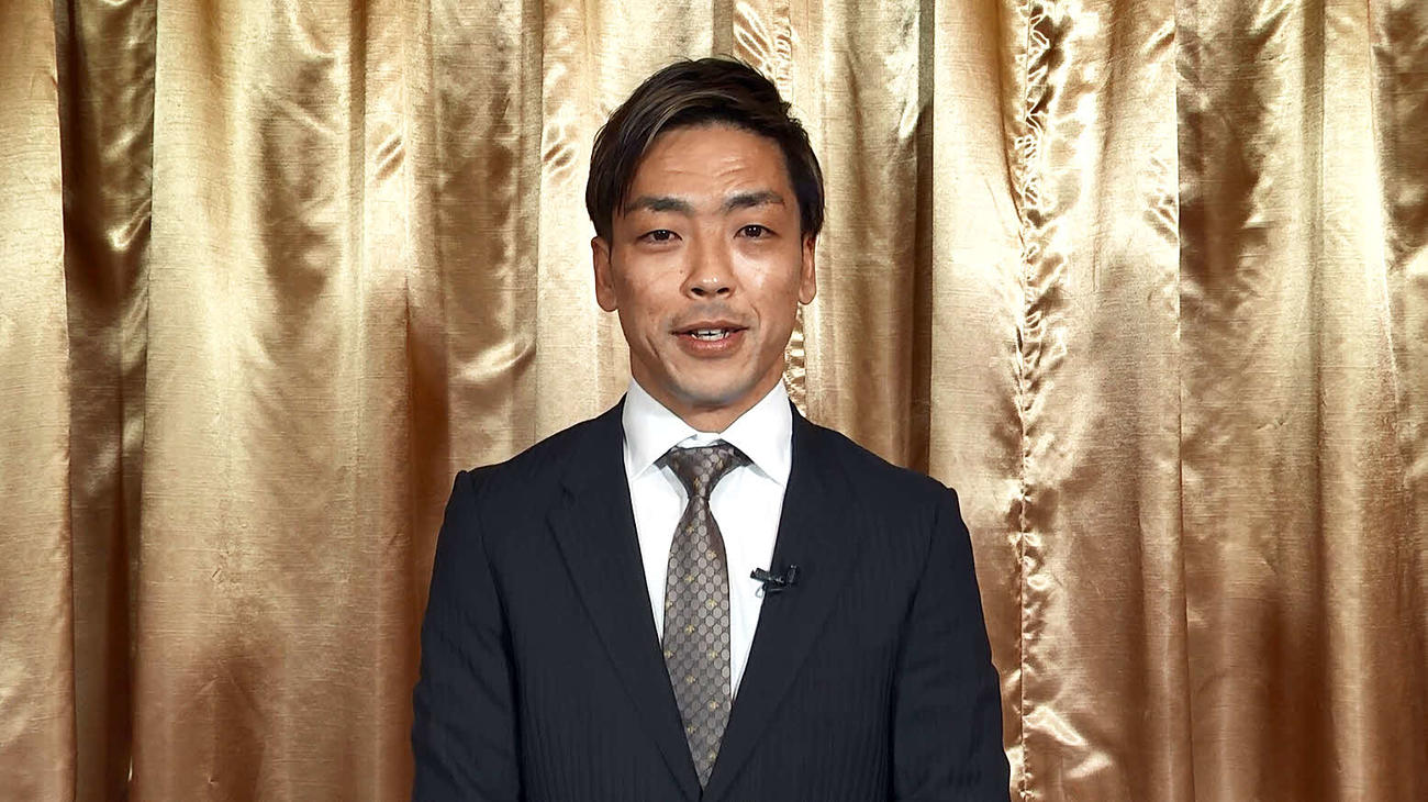 3年連続殊勲賞の喜びを語る青山周平
