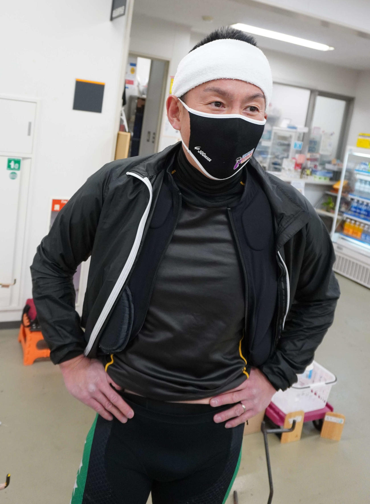 予選10Rは増田鉄男が4番手から起死回生の伸び足で2着。1番人気に応えた（撮影・秋山正則）