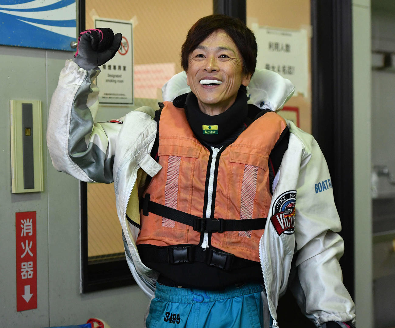 G1全日本覇者決定戦5日目　6R、通算2500勝目を挙げ、笑顔でガッツポーズする3499市川哲也（撮影・岩下翔太）