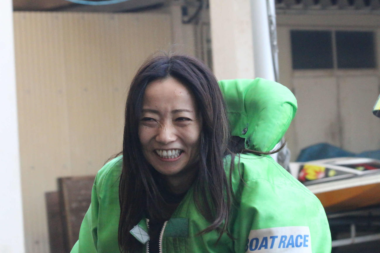 笑顔で引き揚げてきた浜田亜理沙