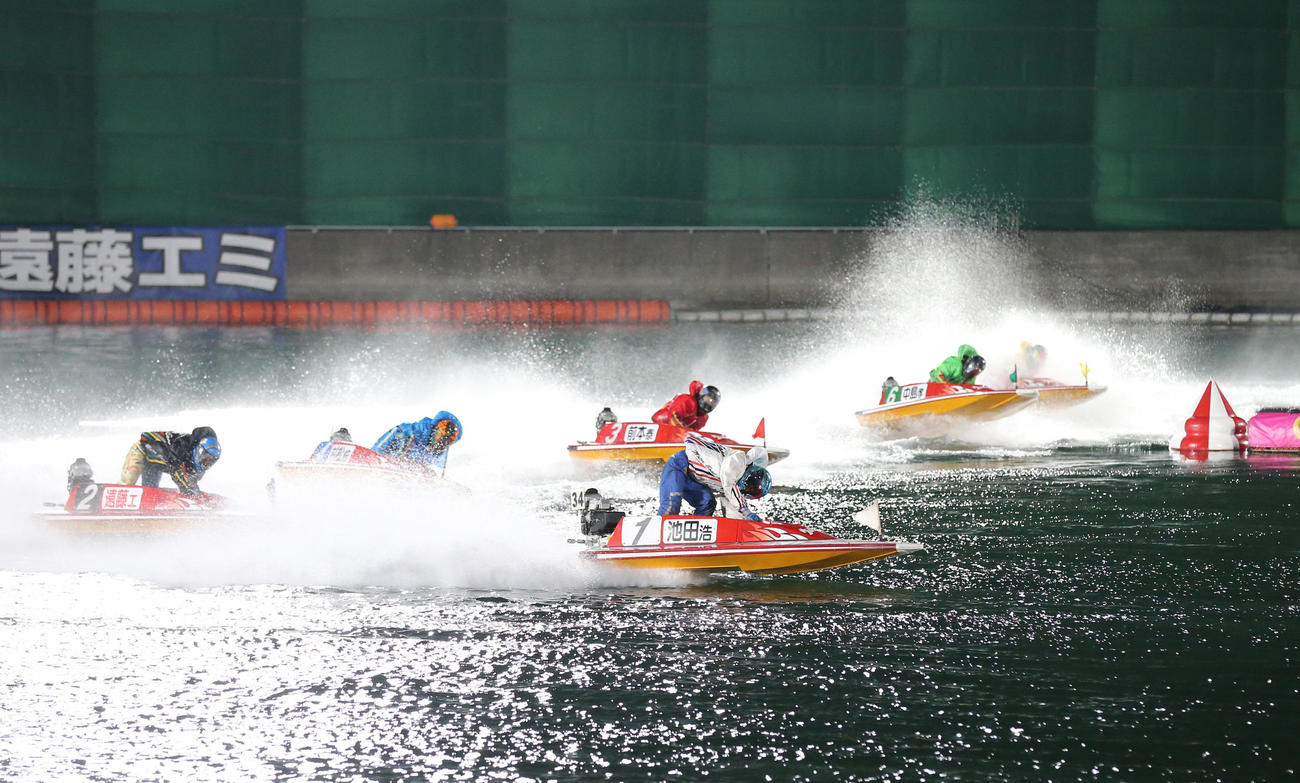 1着1号艇池田浩二が１走勝負を実らせ予選突破した（撮影・梅根麻紀）