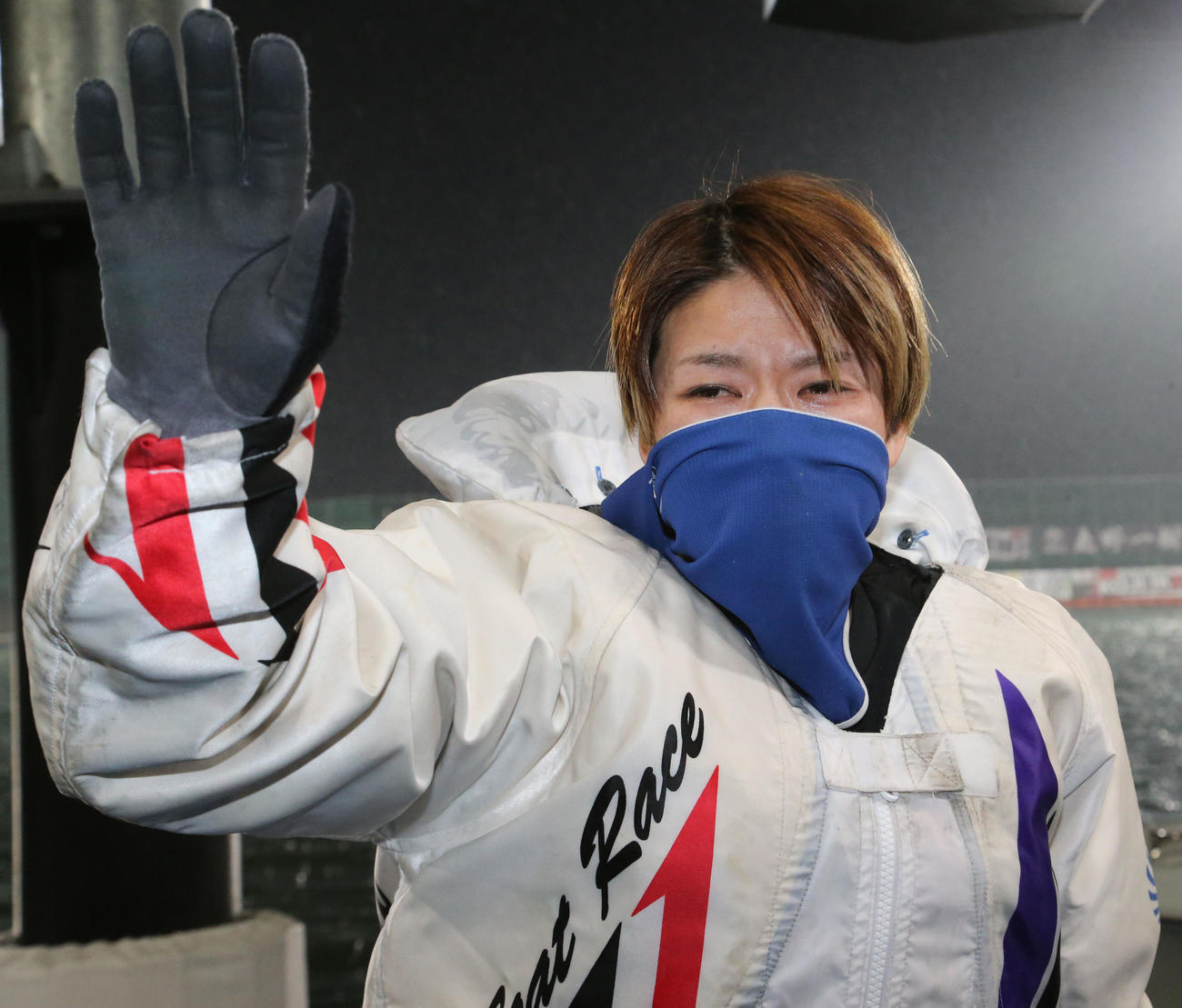 優勝し涙ぐむ遠藤エミ（撮影・梅根麻紀）