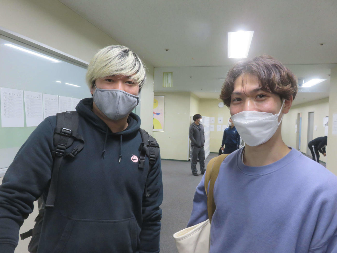 同期同部屋対決へ意識しあう松坂侑亮（左）と寺沼拓摩