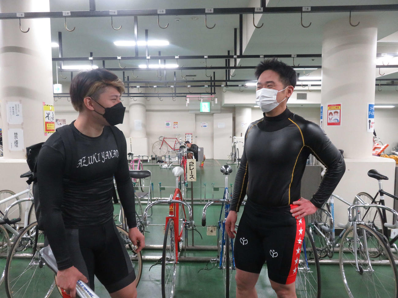 簗田一輝（左）とのワンツーを喜ぶ石塚孝幸