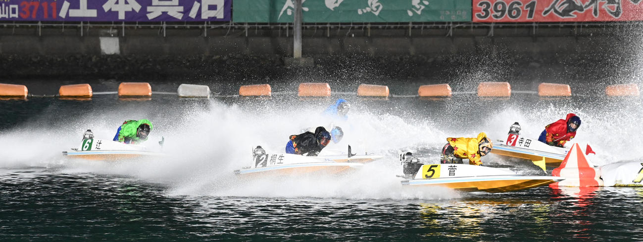 G1競帝王決定戦2日目　12R1周2マーク（撮影・前岡正明）