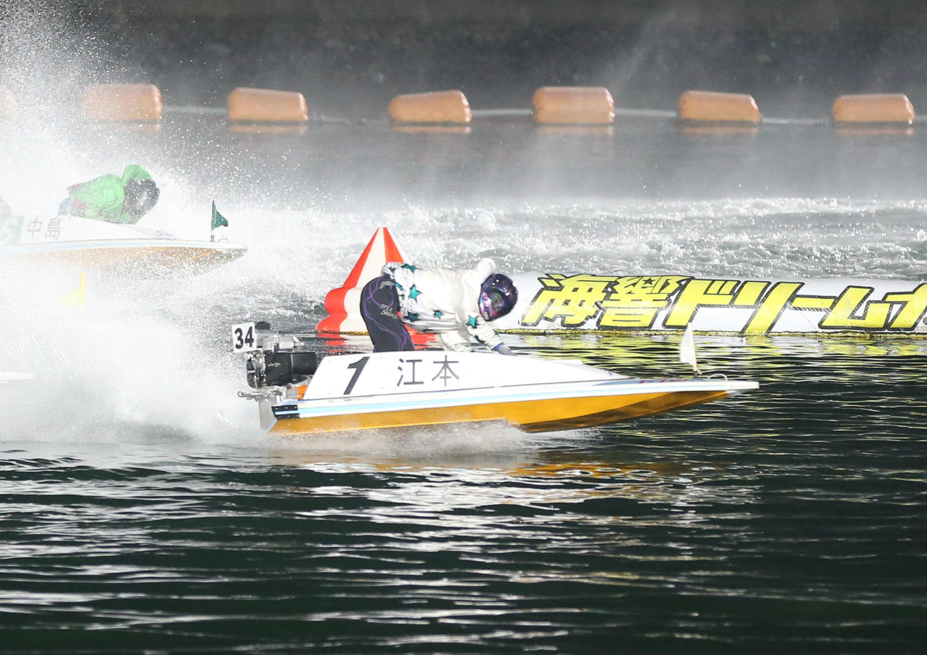 10R1周2マーク1着1番3711江本真治（撮影・屋方直哉）
