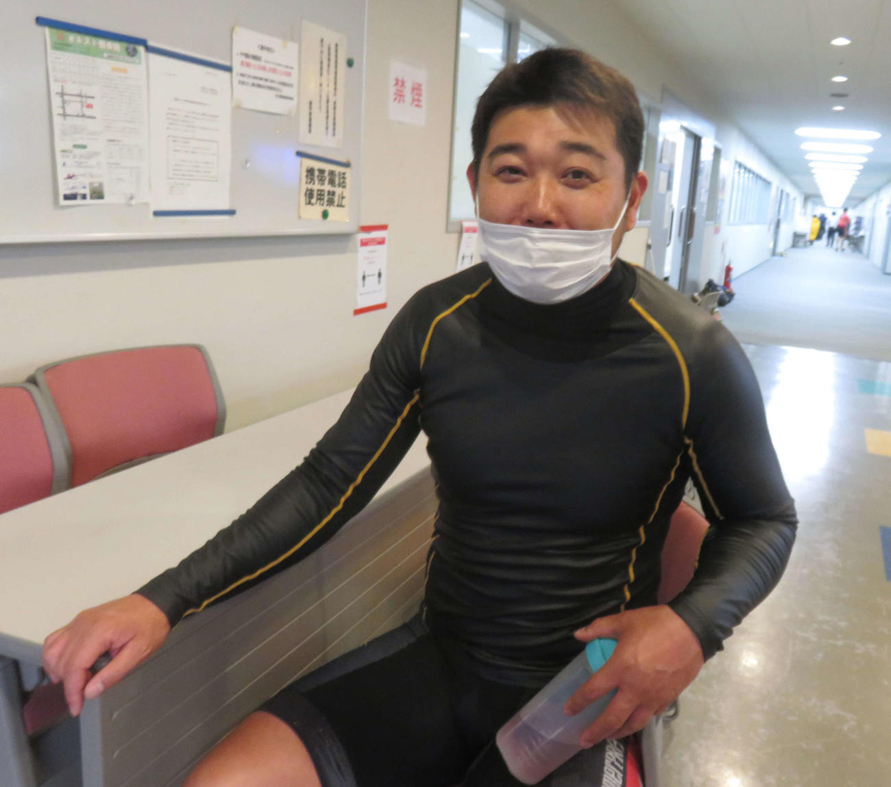 カトちゃんスマイルを浮かべる加藤圭一（撮影・栗田文人）