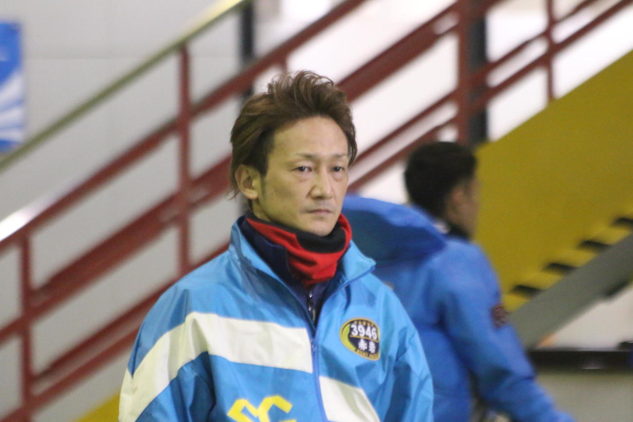 追加参戦の赤岩善生がオール3連対にまとめ、得点率2位タイで予選を折り返した